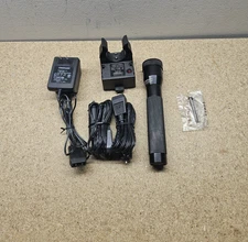 Streamlight Stinger XT Rechargeable Flashlight + Wall  and car charger.
