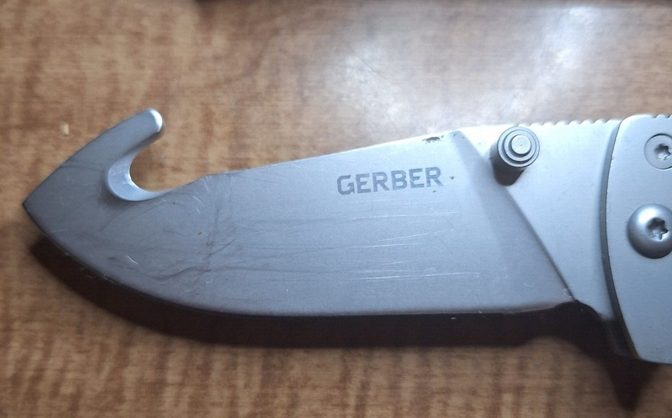 GERBER Freeman Guide Gut Hook Knife 3.6" 5Cr15Mov Blade TacHide Handle