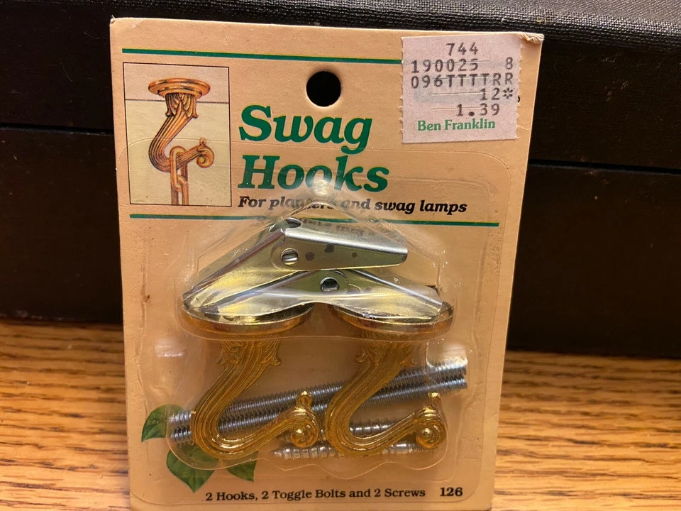 Gancho de latón AmerTac Swag - 126BR Taiwán Ben Franklin Store Foto 2 de 4