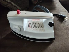 Vintage Proctor Silex Steam/dry Iron Long Cord model  fast heat up 1000W Tested 