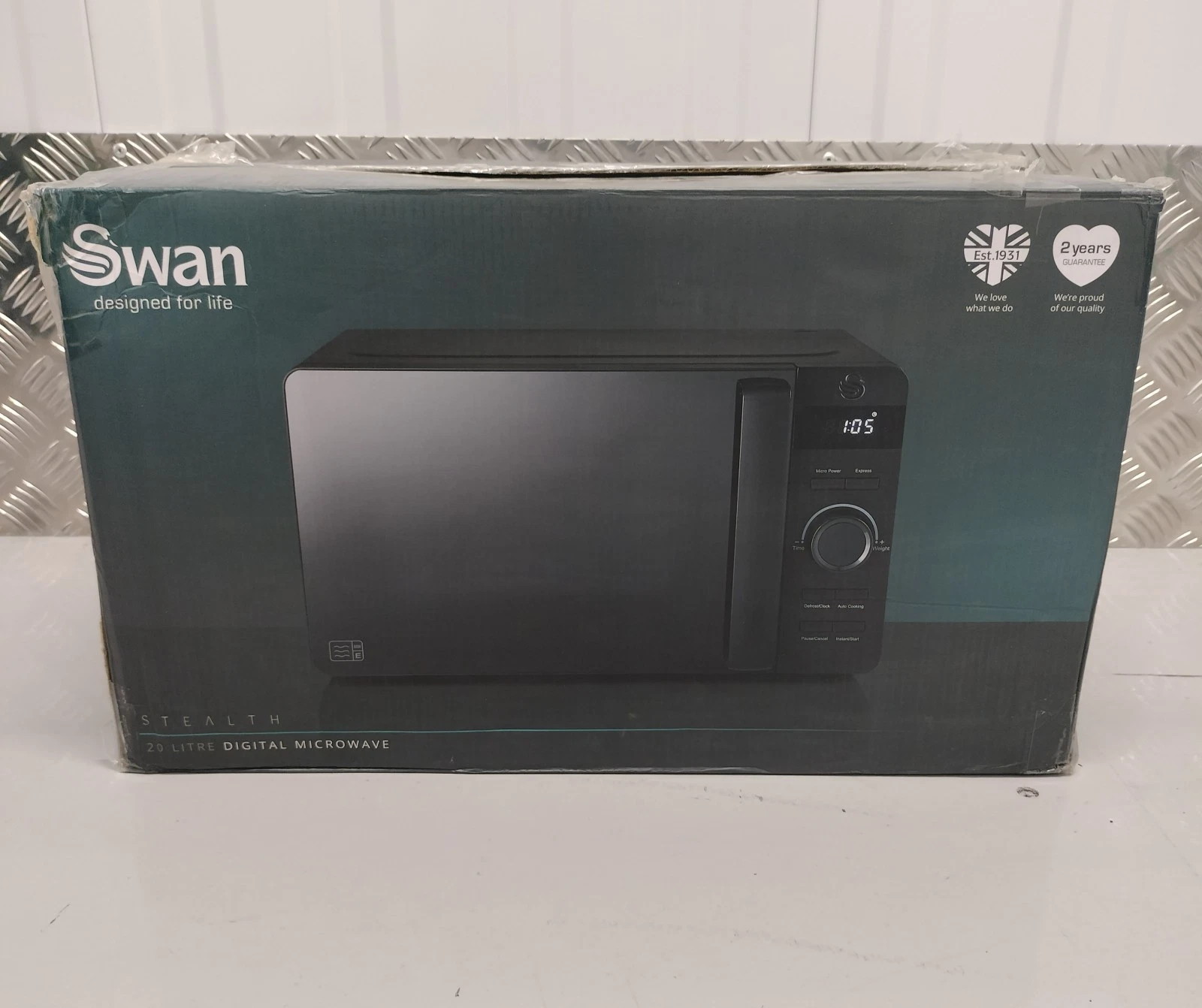 Swan Stealth Digital Microwave & Glass Turntable 20L 800W Black **DENT ON TOP**
Opens in a new windo