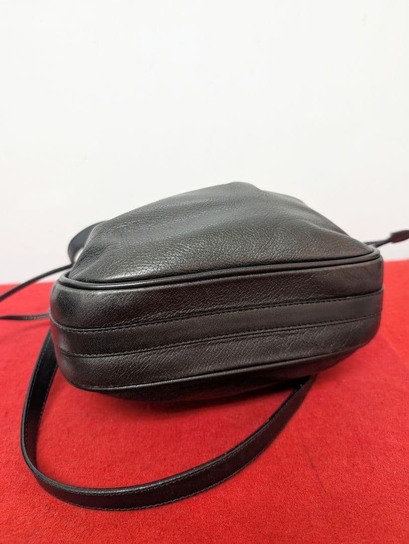 Gucci Black Solid Leather Drawstring Shoulder Bag… - image 4