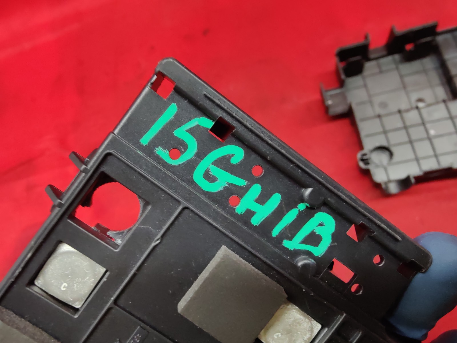 MASERATI GHIBLI TRUNK REAR FUSE JUNCTION DISTRIBUTION RELAY BOX BATTERY TERMINAL