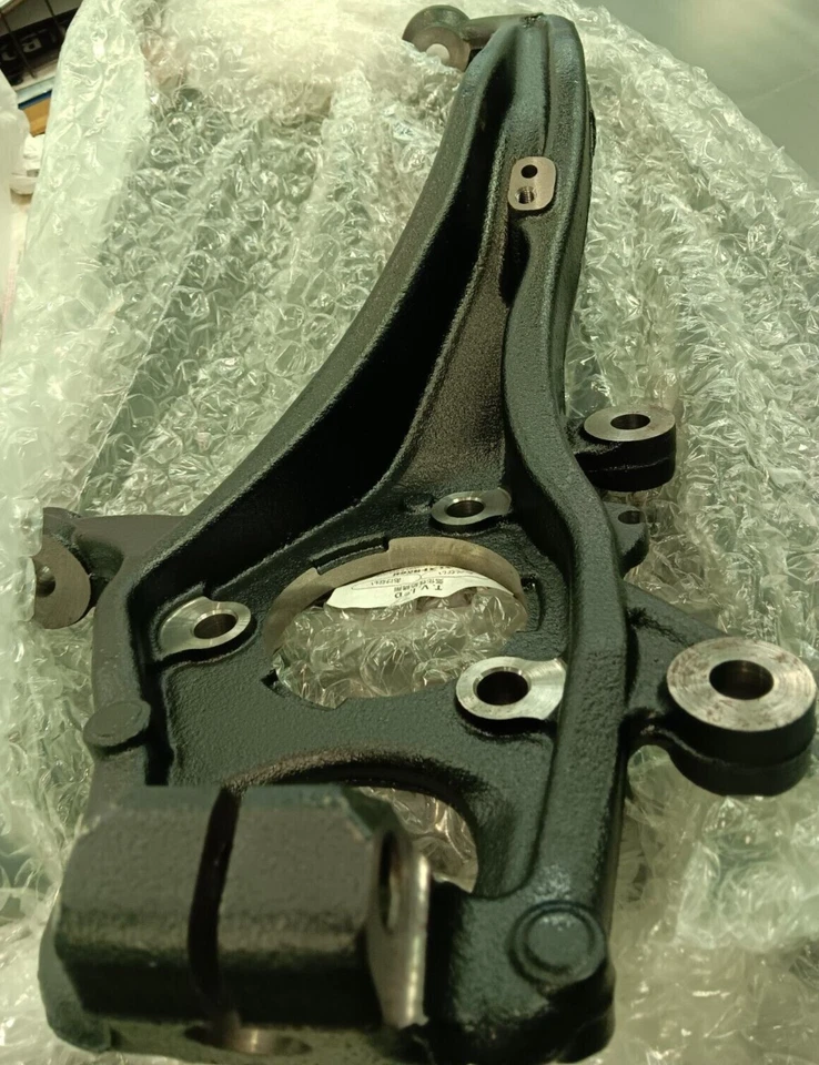 Nissan/Infiniti 40014-1LA0 OEM Genuine SPINDLE-KNUCKLE, RH Side NEW IN BOX - Image 2 of 4