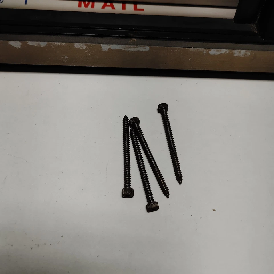 82-85 Chevrolet S10 Blazer GMC S15 Jimmy Tablero Radio Bisel Borde Ventilaciones Tornillos Fabricante de Equipo Original Foto 4 de 4