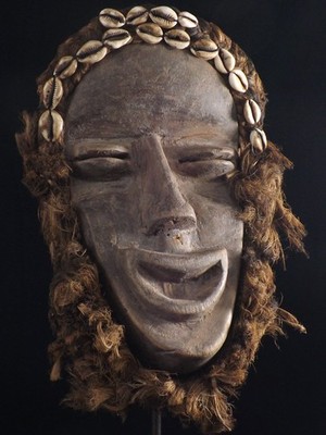 Antique African Ritual Mask Congo Cowrie Shells Raffia Hand Carved Hardwood 30cm