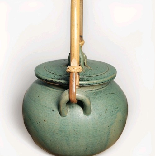 Juego de tetera saltamontes 3D 2 tazas hechas a mano gres verde mate bambú boho *usado en excelente estado - Imagen 9 de 15