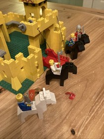 LEGO Castle 375 / 6075 Vintage 1980s Nearly Complete Plus Few Minifigures