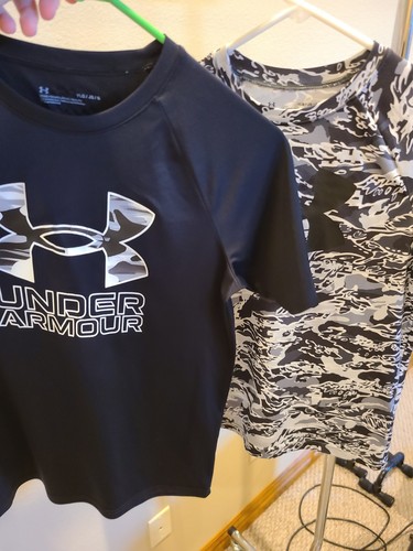 BUNDLE of 2Under Armour Boys Youth large 