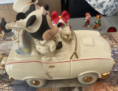 Lenox Disney Minnie's Dream Honeymoon Showcase Collection Just Married - Picture 3 of 12
