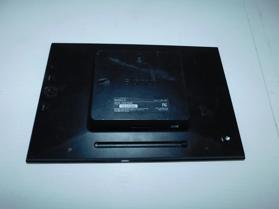 SONY DIGITAL PHOTO FRAME MODEL NO DPF-D95 (GSW84) - Image 2 of 4