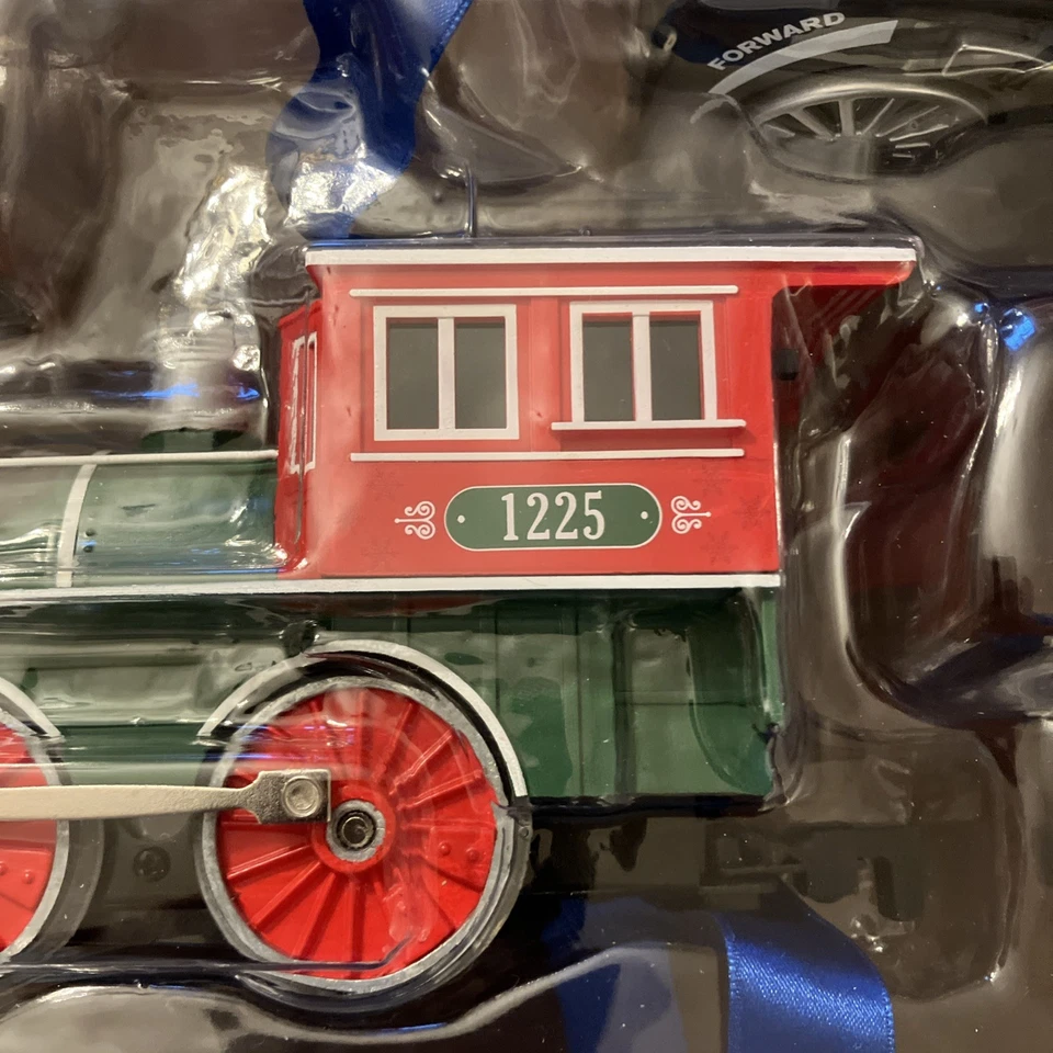 Lionel North Pole Central 4-4-0 General Steam Locomotive LionChief Bluetooth - Image 4 of 4