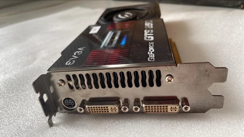 EVGA NVidia GeForce GTS 250 PCIe 2.0 512MB Graphics Video Card GPU - Image 2 of 4