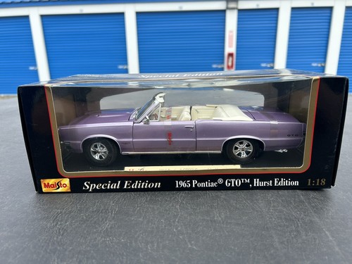 1/18 MAISTO 1965 PONTIAC GTO HURST EDITION IRIS MIST WHITE INTERIOR CONVERTIBLE
