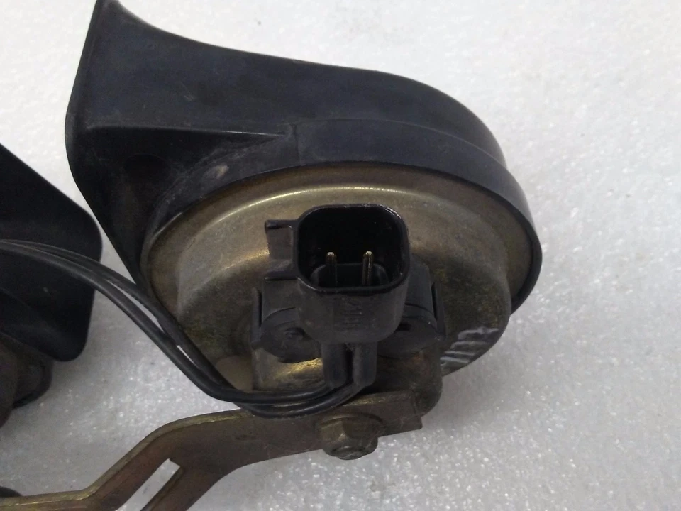 2000-2002 Jaguar S-Type dianteiro buzinas inclinadas altas e baixas com suporte OEM DK609177 - Imagem 2 de 4