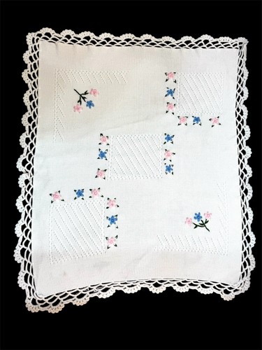 Handmade Dainty White Floral Crocheted and Embroidered Blanket /Throw VTG - Picture 5 of 5