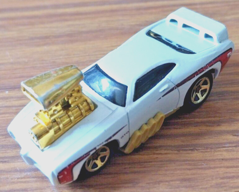 HOT WHEELS 1969 PONTIAC GTO JUDGE WHITE GOLD ENGINE WHITE THAILAND 1:64 76