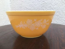 Pyrex Golden Butterfly 1 1/2 Quart Mixing Bowl No Dishwater Fade Collectible
