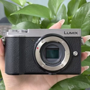 【24年5月購入・日本語OK】LUMIX DC-GX9 シルバー（海外モデル） Panasonic LUMIX DC-GX9 20.3MP Mirrorless Digital Camera (Body Only