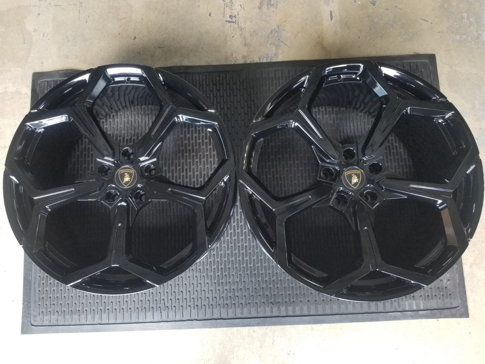 22" LAMBORGHINI URUS FORGED WHEELS GLOSS BLACK