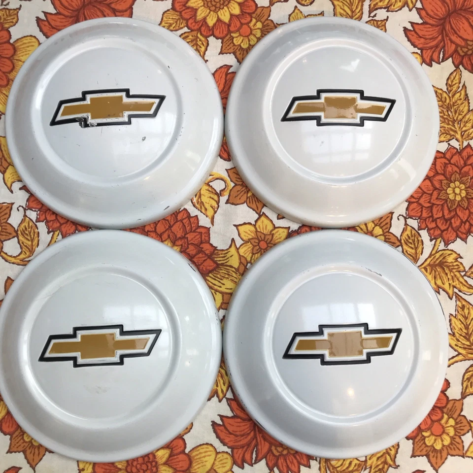 73 74 75 76 77 78 79 80 Juego (4) Tapacubos Chevy LUV blanco camión plato perro Foto 3 de 4