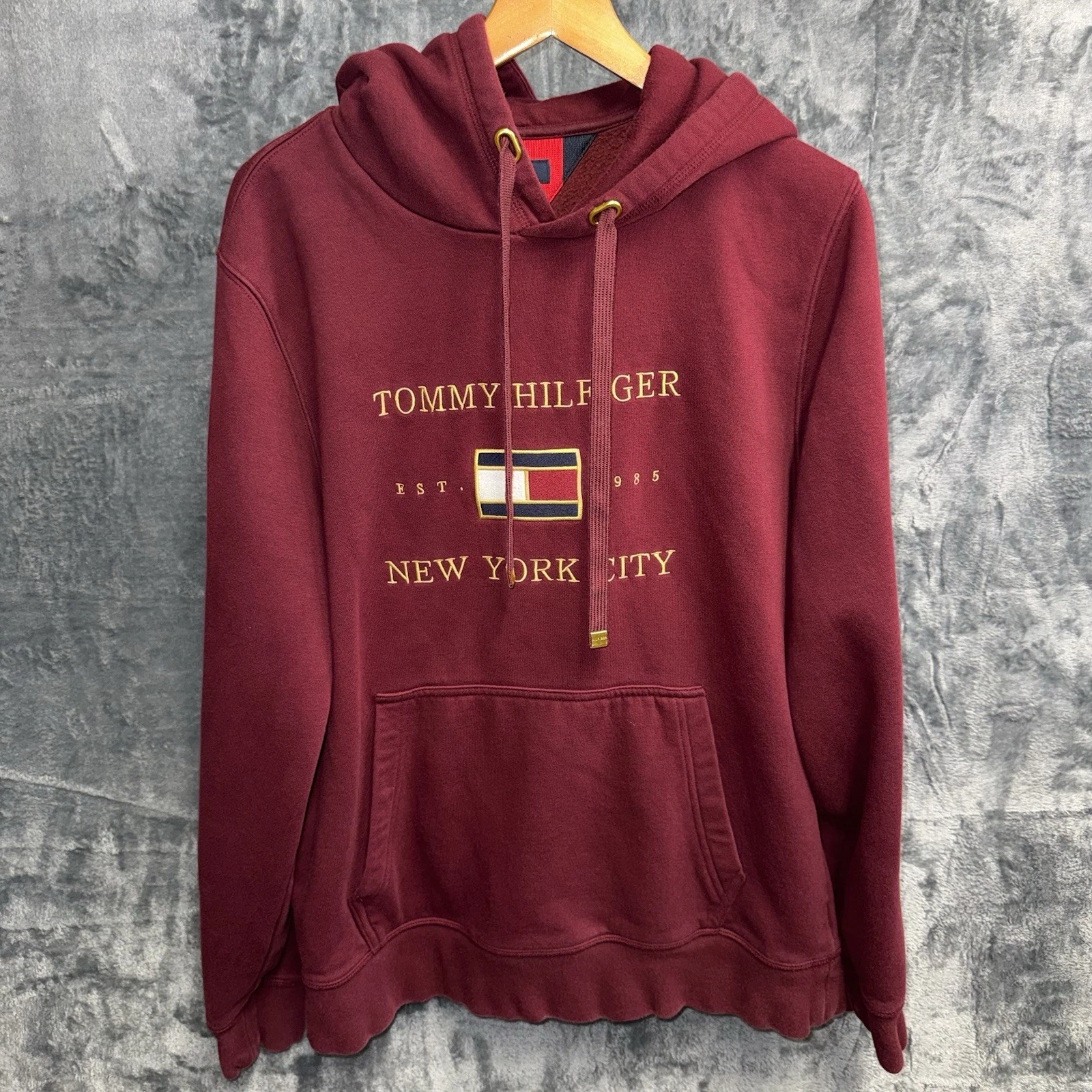 TOMMY HILFIGER Mens Logo Burgundy Gold Trim Pullover Fleece Hoodie large 180
