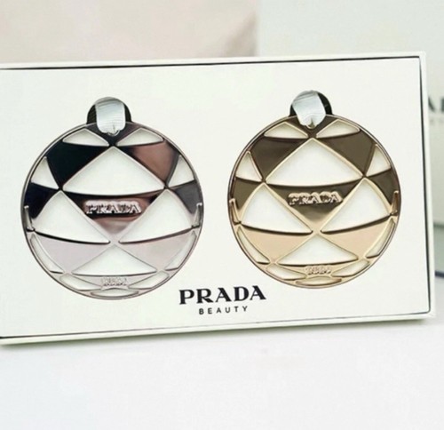Breloque beauté Prada 2 pièces pour téléphones, clés, sacs - Photo 3 sur 8
