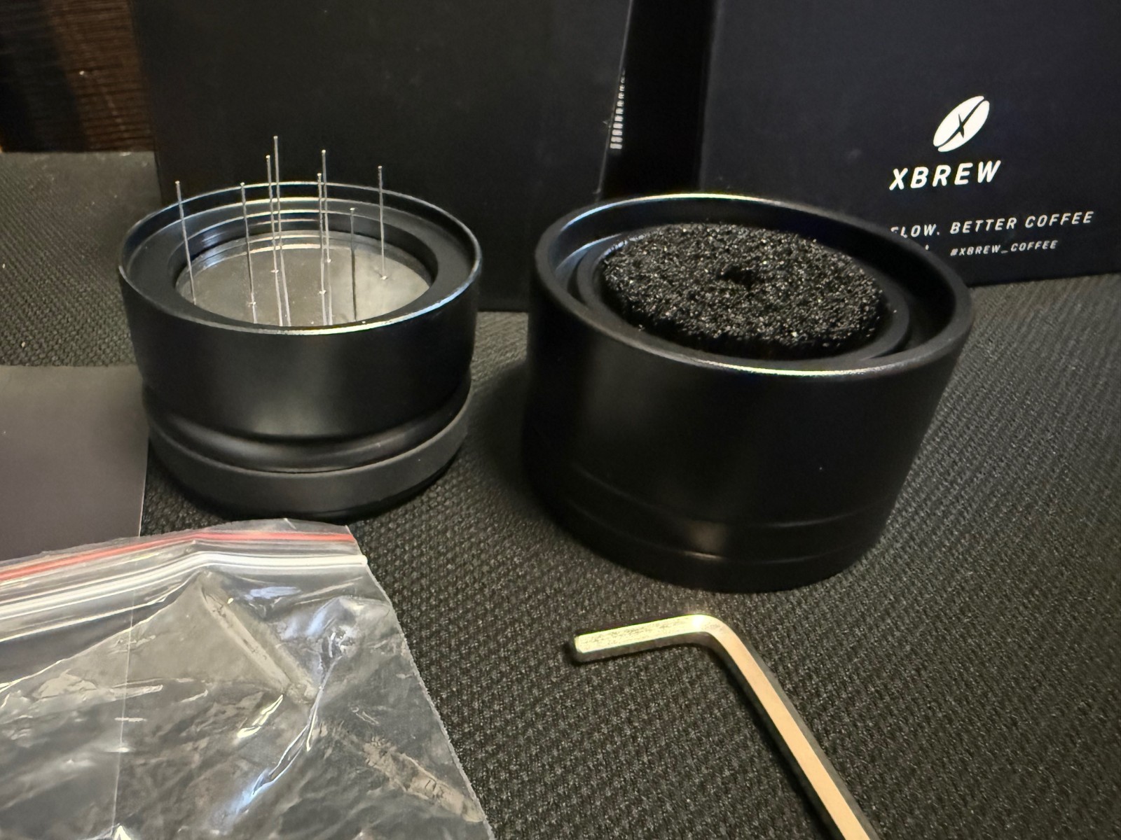 XBREW Coffee The KINGPIN Distribution Tool portafilter weiss clump mix