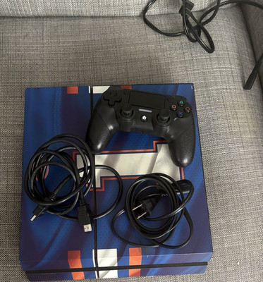 PlayStation 4 fat 500gb CUH 1215| good condition and all wires and controller