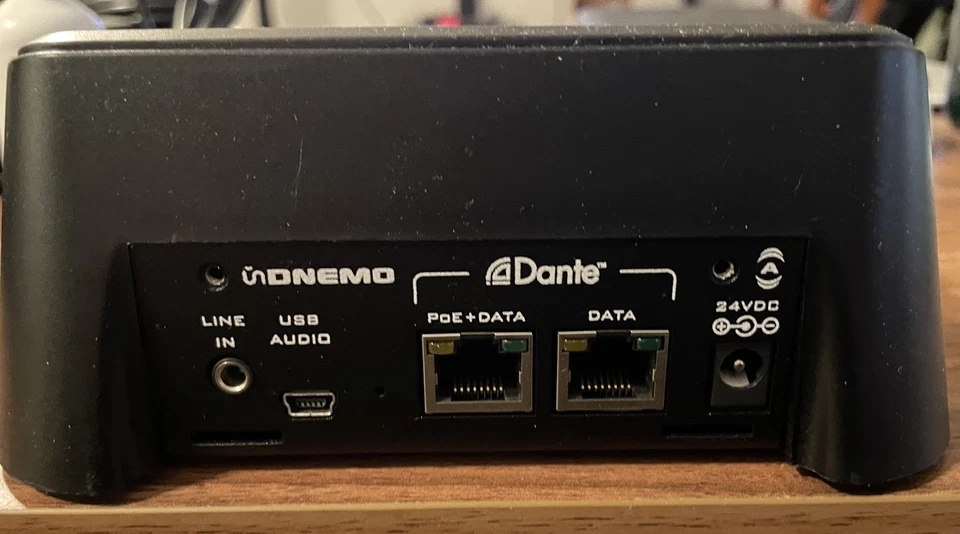 Concentrador de audio AtteroTech unDNEMO, monitor Dante de 64 canales con USB y PoE. Foto 2 de 3