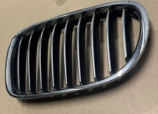 Genuine BMW M-Sport 5113-8-057-089-03 Left Side Grille thumbnail 4