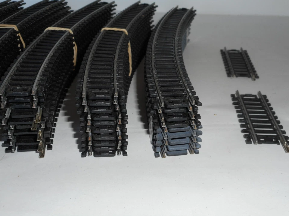 Lifelike track selection x 69p. 2 rail Steel type track. V/good used cond. HO - Image 3 of 4