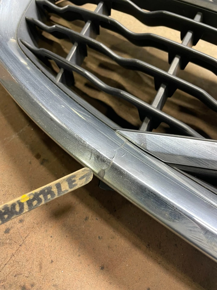 Parrilla superior delantera Volvo C70 2011 2012 2013 L3865 DG fabricante original Foto 4 de 4