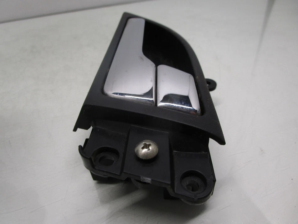 06 - 10 INFINITI M35 M45 REAR RIGHT PASSENGER SIDE INTERIOR DOOR HANDLE OEM - Image 4 of 4