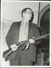 1967 Press Photo Sergeant Robert Bradley with submachinegun stolen by sailor