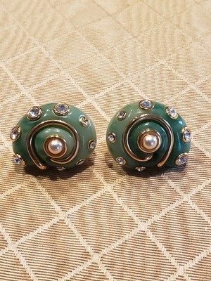 KENNETH JAY LANE, RESIN JADE SNAIL SHELL CLIP EARRING W PEARLS AND CRYSTALS EUC