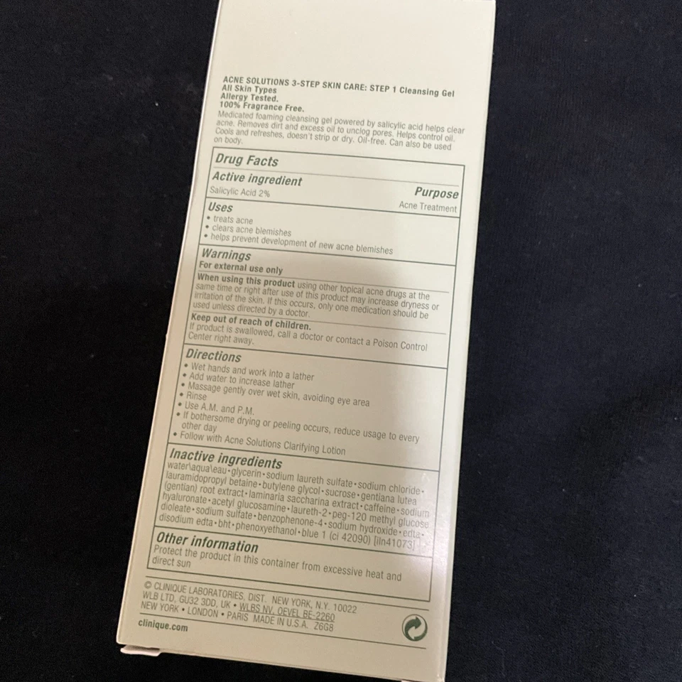 Gel limpiador Clinique Acne Solutions 4,2 OZ Foto 2 de 3