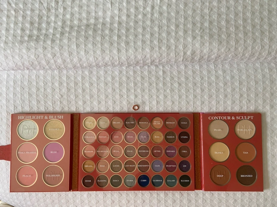 Juego de paleta para rostro y ojos Paris Hilton 52 piezas  Foto 2 de 4