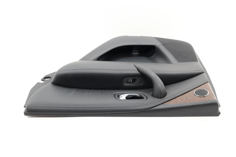 2017 - 2020 NISSAN ARMADA REAR RIGHT SIDE DOOR TRIM COVER PANEL OEKM BLACK_G - Image 4 of 4