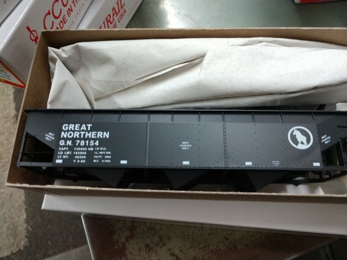 H0 Accurail 7565 Great Northern 70t Kit Modelo Triple Tolva Desplazada | Zustand: New