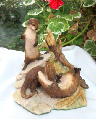 Otter große Babys spielen zusammen Statuette komplett bezaubernd handbemalt