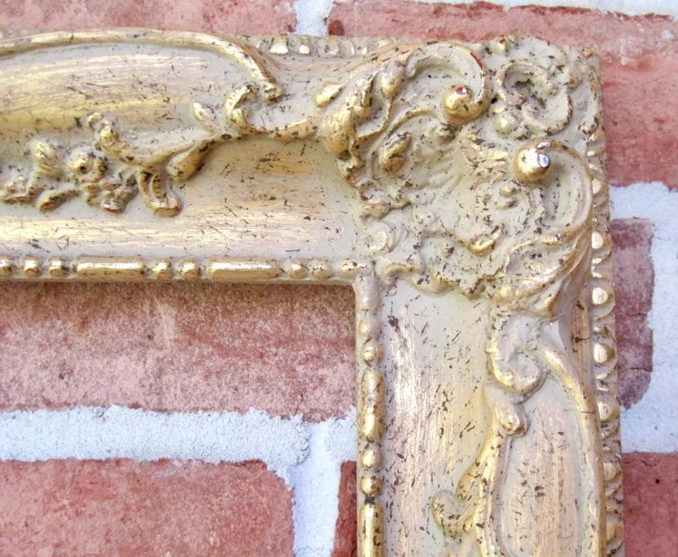 Antiguo marco de madera ornamentada de hoja de oro de 3 pulgadas de ancho 31 pulgadas por 41 en el siglo XX Foto 4 de 4