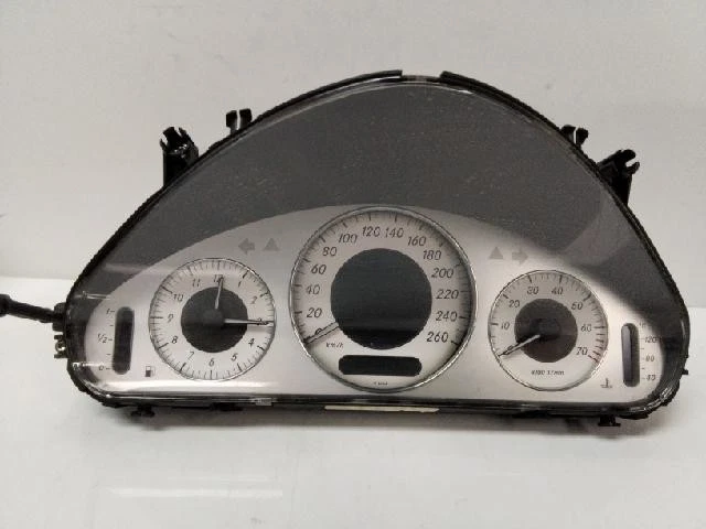 Приборные панели 2005 Mercedes-Benz E320 A2115409511 - Изображение 2 из 4