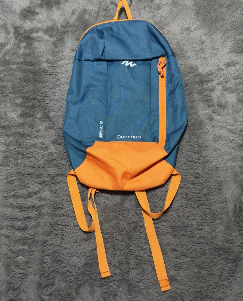 Mochila Decathlon Quechua Arpenaz 10 azul laranja mochila acampamento caminhada - Imagem 2 de 3