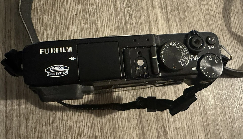 Fujifilm X-E2 16mp Mirrorless Digital Camera Black w/Box - Image 3 of 4