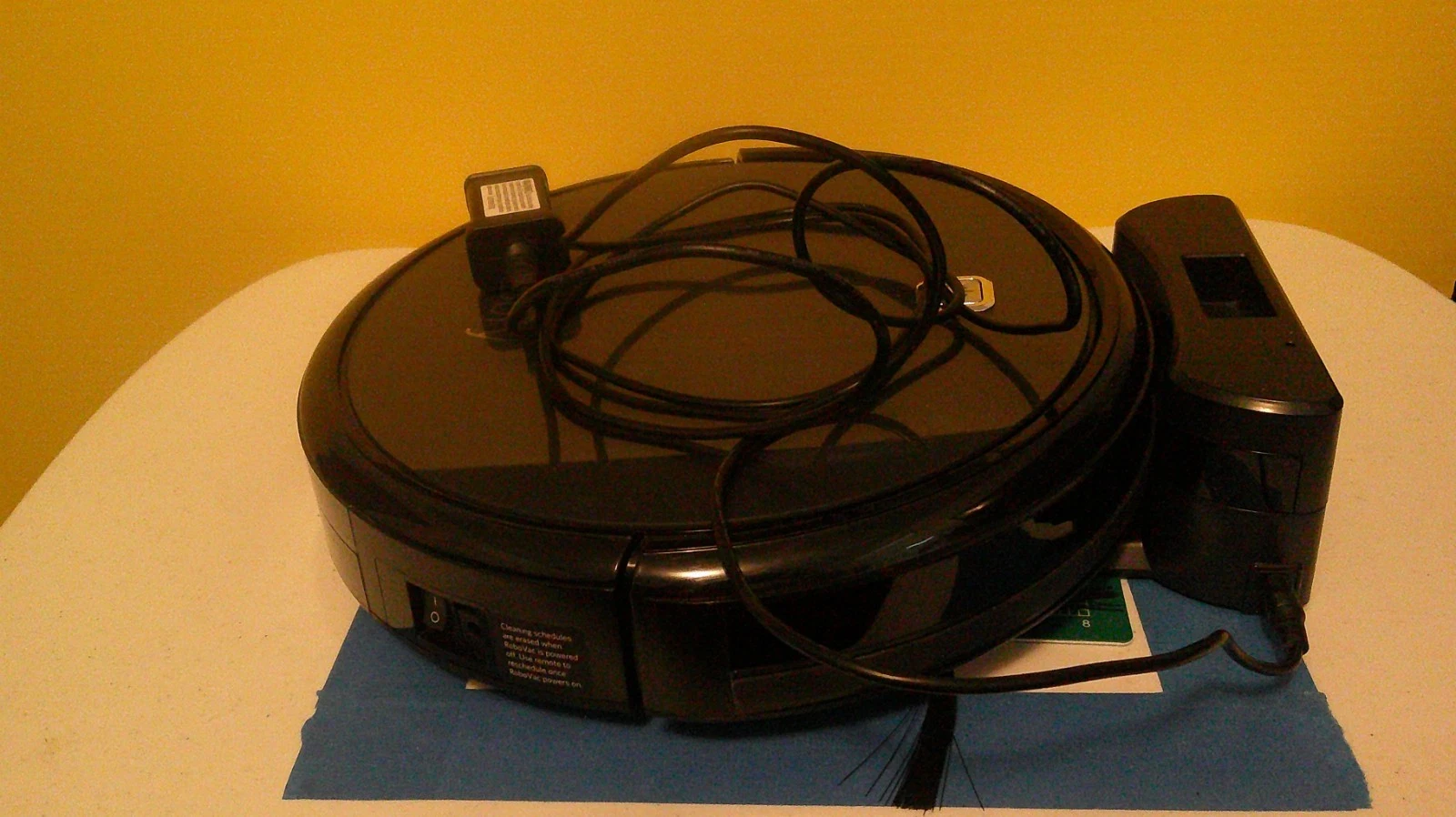 EUFY ROBOVACUUM CLEANER - CHARGING BASE & VACUUM -SELLING AS IS.
