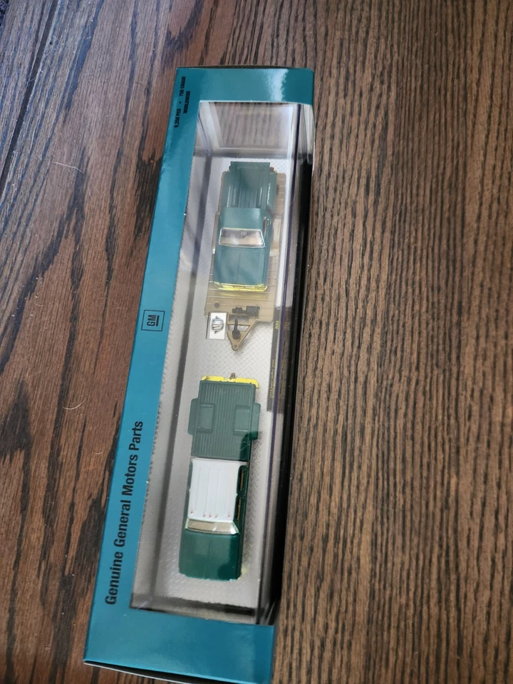 M2 73 GMC dually & 75 Sierra Side Step Auto Hauler 36000-88 1/64 750 CHASE - Image 3 of 4