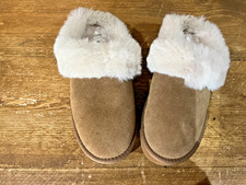 CUSHIONAIRE - Memory Foam Sheepskin  Slippers Size 5
