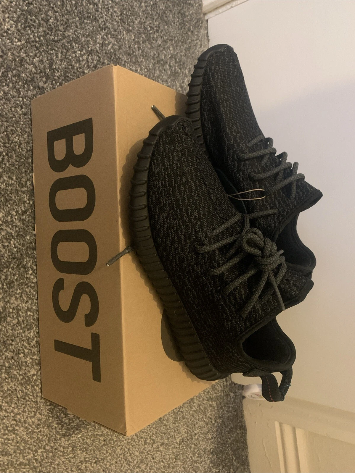 Adidas Yeezy 350 Pirate nere nuove di zecca