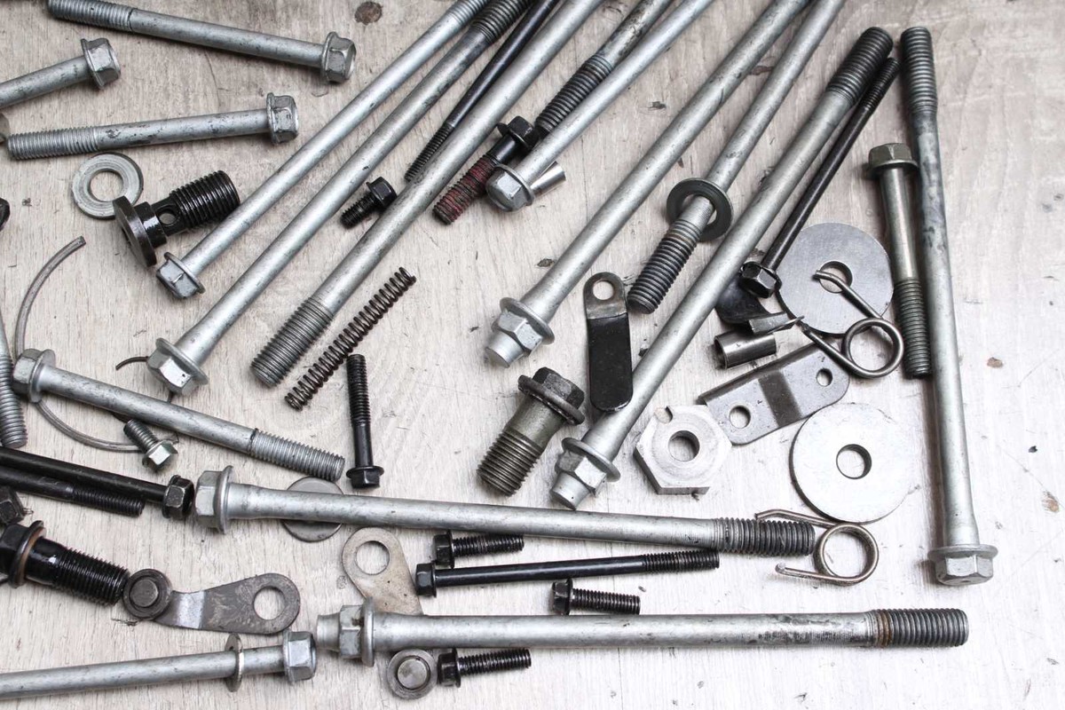 Konvolut Schrauben Restteile Divers Kawasaki ZX-10 ZXT00B 88